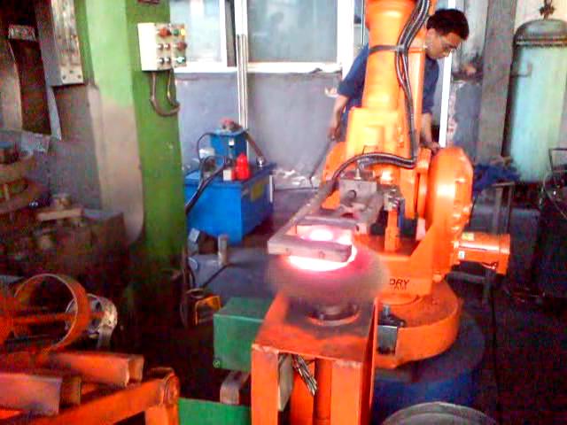 Robot and descaling device.jpg