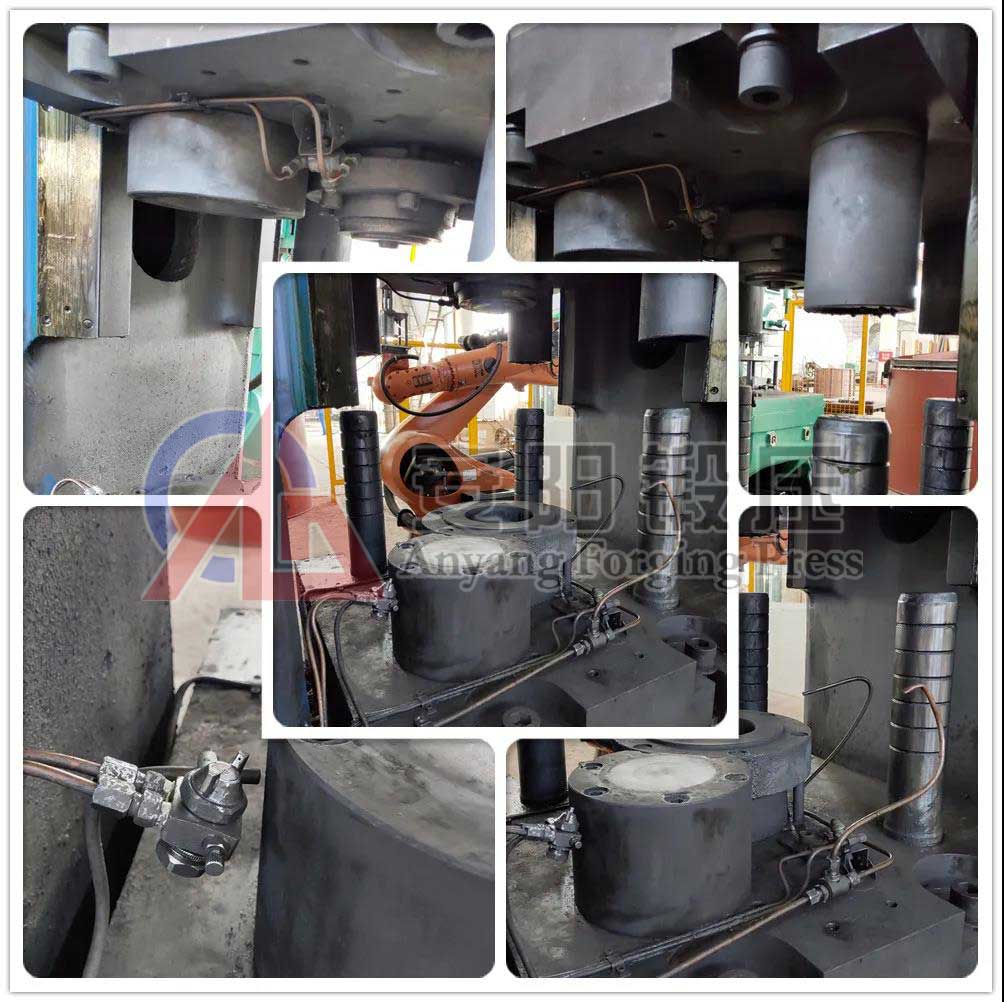 Automatic graphite spraying device for forging machine