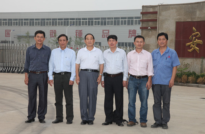 Vietnam pneumatic forging hammer customer visit our company Vietnam pneumatic forging hammer customer visit our company