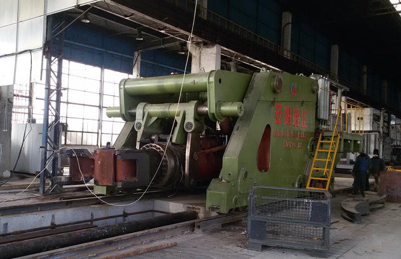 Full hydraulic heavy loads manipulator