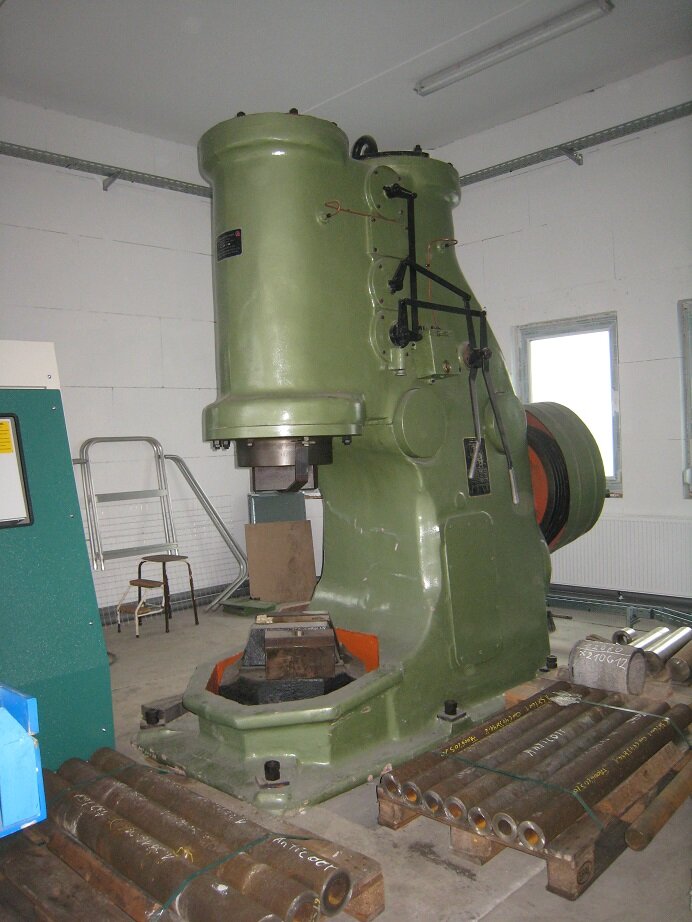 Anyang C41-560kg bigger air power hammer in Germany