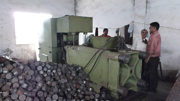 Y83-160 metal press briquetter recycle cast iron chips in India