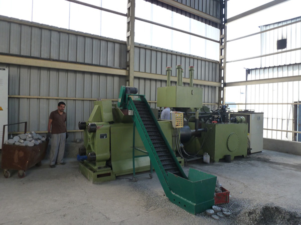 Y83-300 briquette press machine for Aluminium chips in India